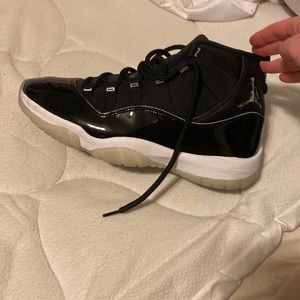 Black Jordan 11 retros